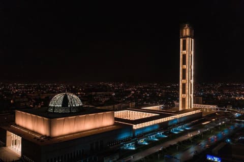 La Grande Mosquée d'Alger illuminée la nuit